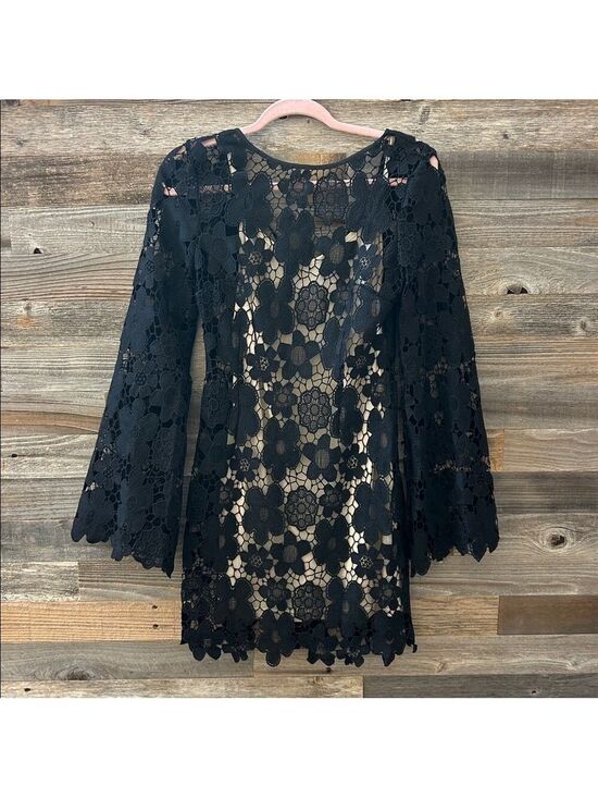 En Créme Dresses & Skirts - En Crème Black Crochet Bell Sleeve Open Back Mini Dress Size Medium NWT